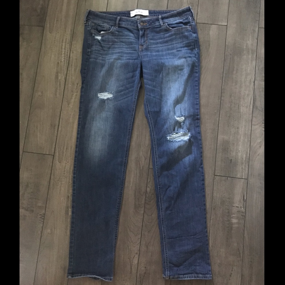 | Hollister | Distressed jeans | 🦅 💙